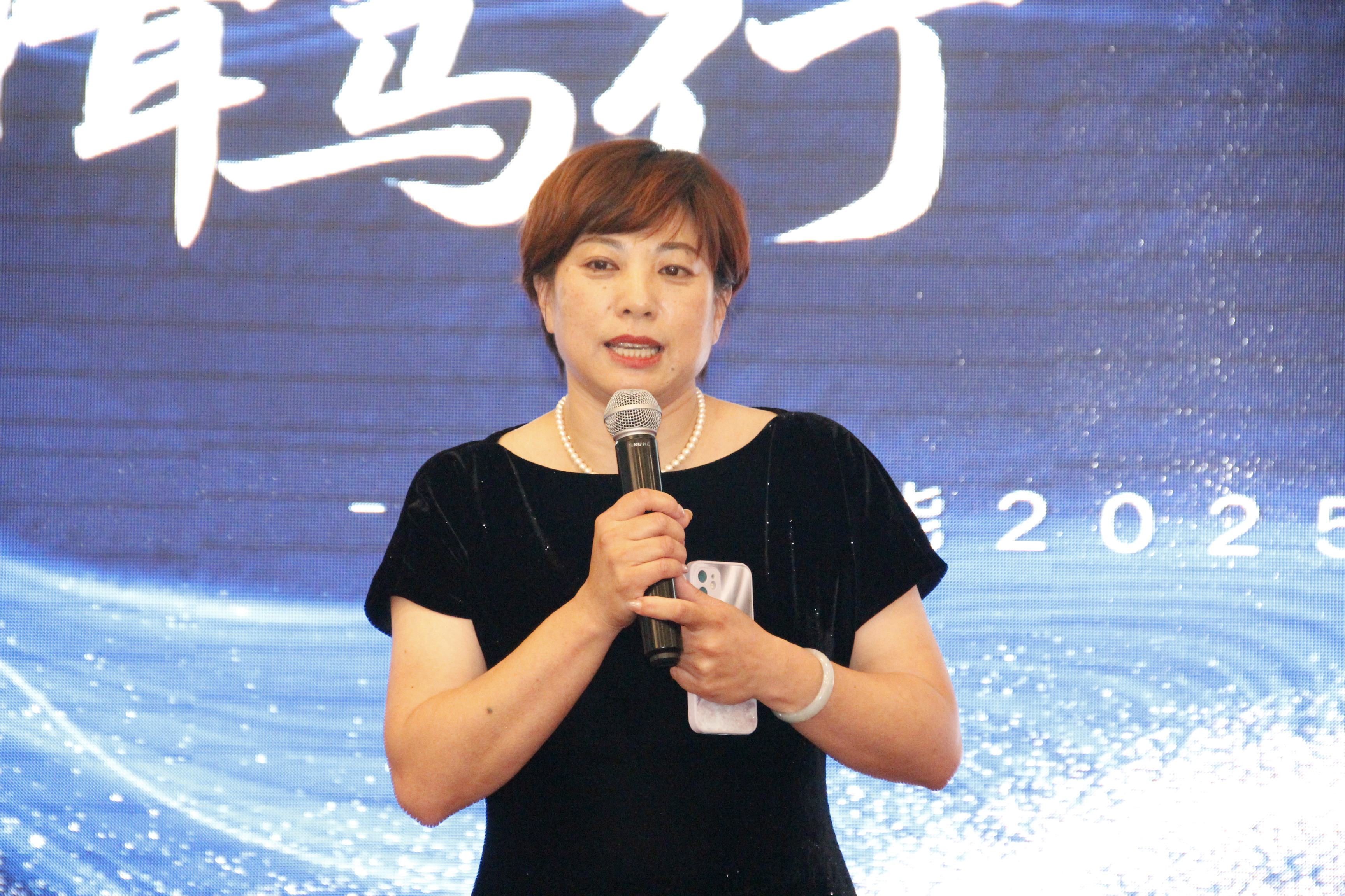 年会佟总致辞.jpg 年会佟总致辞.jpg