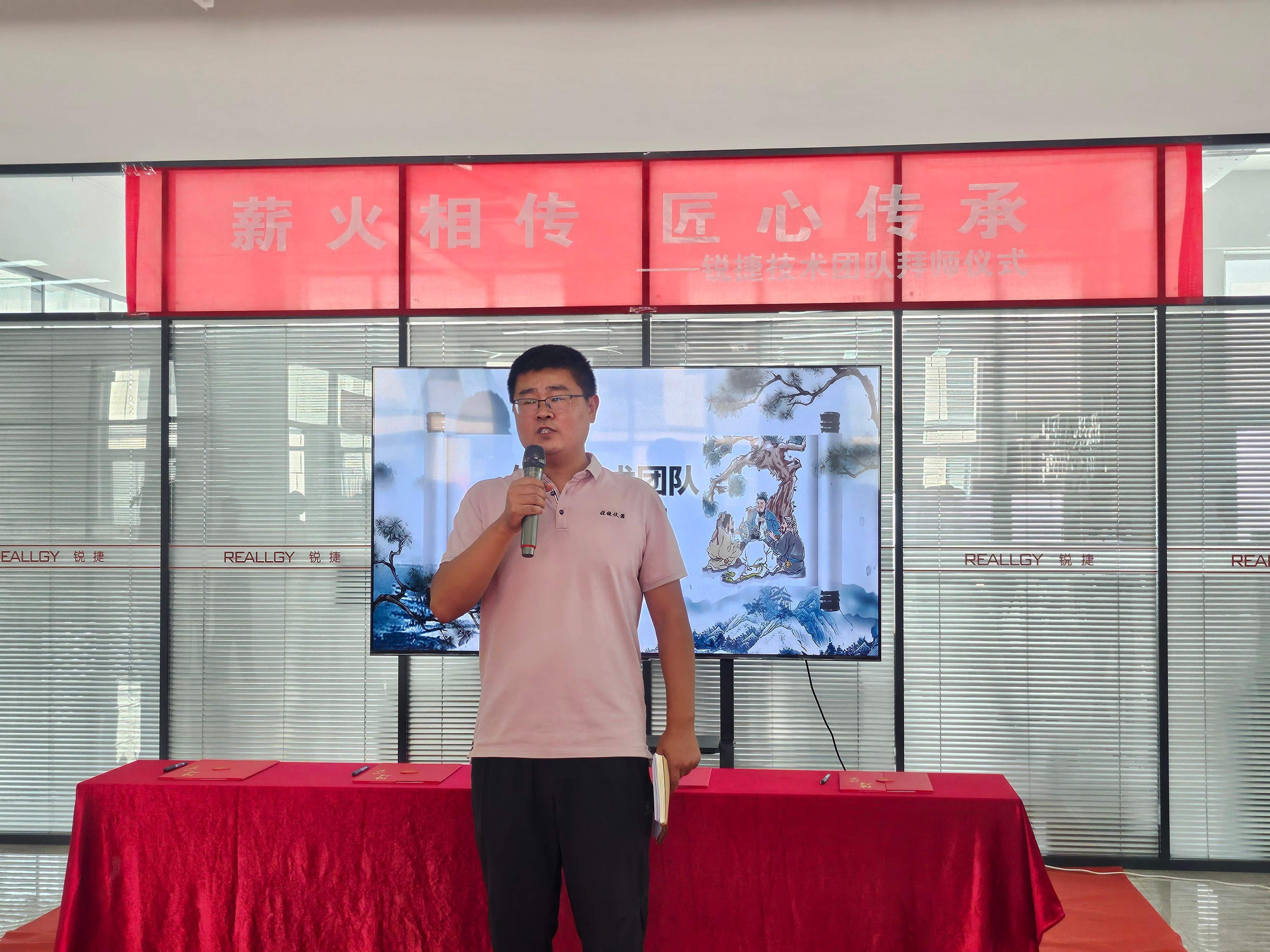 王工讲话.jpg 王工讲话.jpg