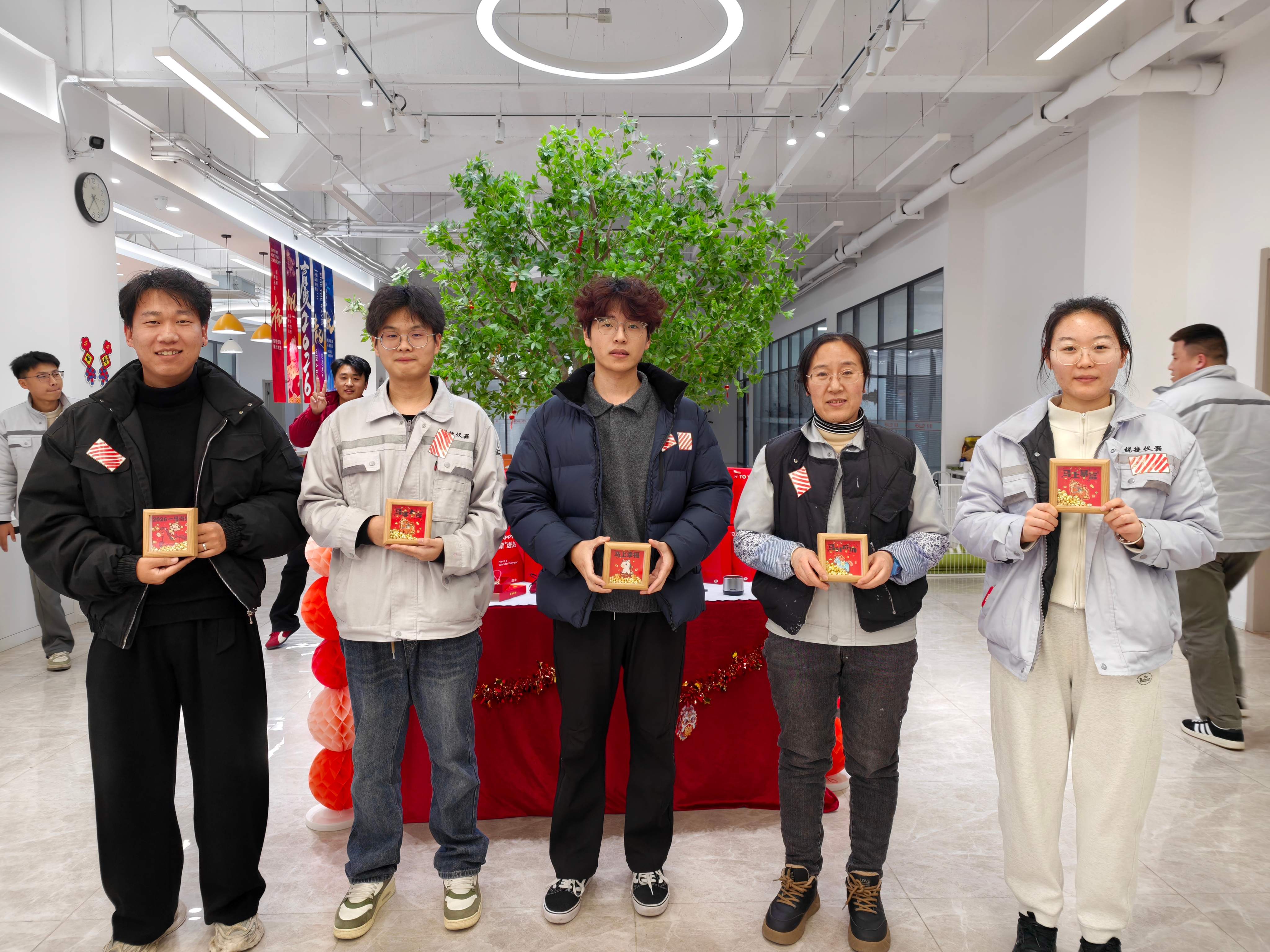 红队合照(1).jpg 红队合照(1).jpg